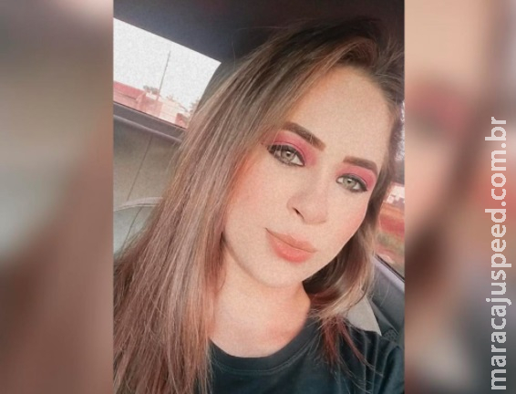 Karina viu sua princesa por poucos segundos antes de morrer no pós-parto Karina viu sua princesa por poucos segundos antes de morrer no pós-parto
