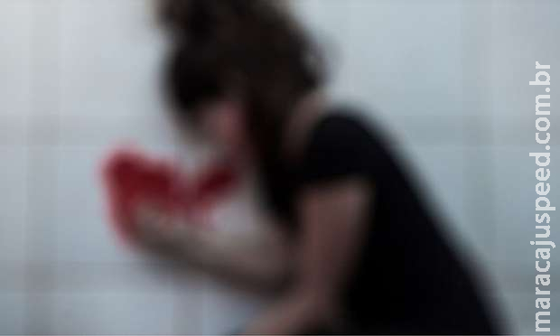 Mãe quebra copo na cabeça do genro para salvar filha de surra em Sidrolândia