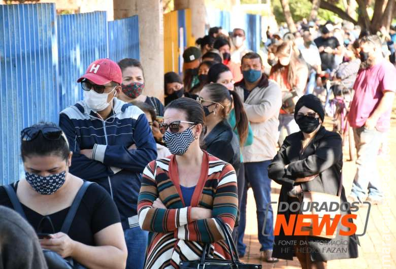 Mais de 100 mil douradenses já receberam ao menos a D1 contra Covid Mais de 100 mil douradenses já receberam ao menos a D1 contra Covid