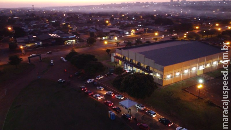 Mais de 100 mil pessoas foram vacinadas com a primeira dose da vacina contra a Covid-19 em Dourados Mais de 100 mil pessoas foram vacinadas com a primeira dose da vacina contra a Covid-19 em Dourados
