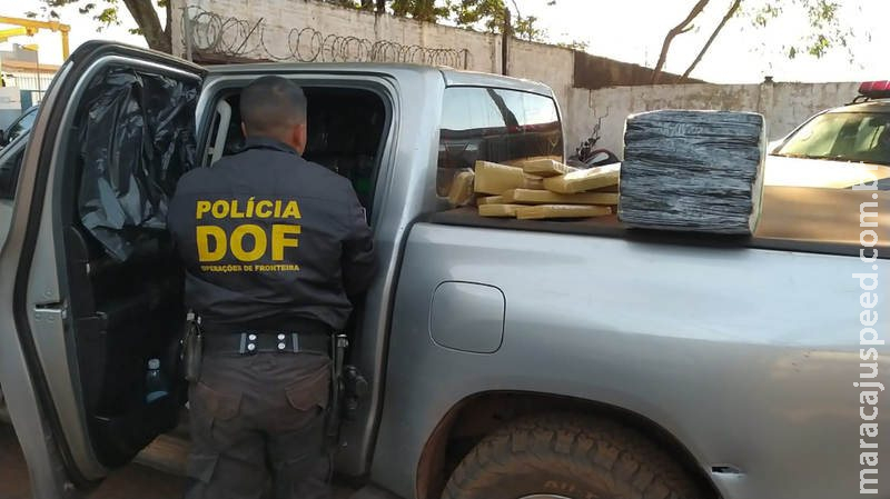 Mais de 2,6 toneladas de maconha, fuzil e 4 veículos são apreendidos na fronteira