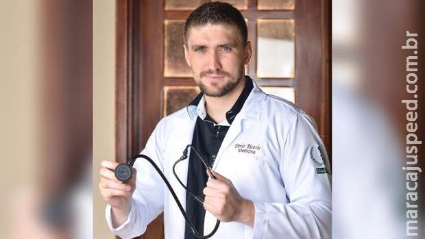 Médico leva choque e morre durante sessão de fotos na frente da noiva Médico leva choque e morre durante sessão de fotos na frente da noiva