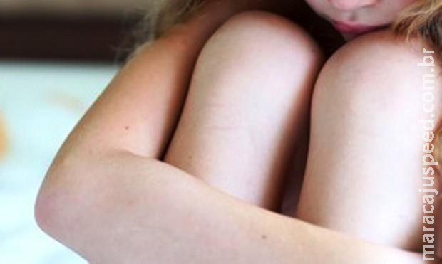 Menina de 10 anos pede socorro por mensagens para avó após ser estuprada pelo padrasto
