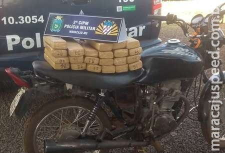 Motocicleta escondida com 20 quilos de maconha em milharal é apreendida