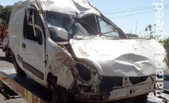 Motorista que capotou na BR-163 é suspeito de ter furtado o carro de verdureiro