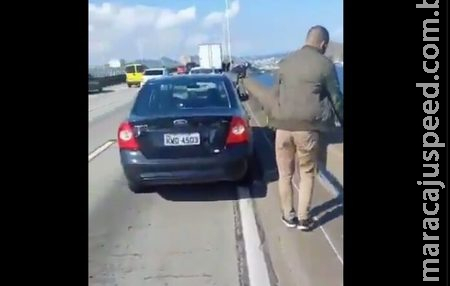 Motorista se joga da ponte Rio-Niterói e é socorrido 