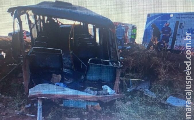 Motorista tenta fugir de pedágio, provoca acidente e dois ficam presos nas ferragens