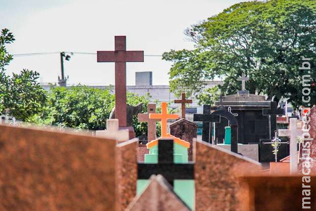 MS registra queda de mais de 50% de casos e mortes por covid em um mês MS registra queda de mais de 50% de casos e mortes por covid em um mês