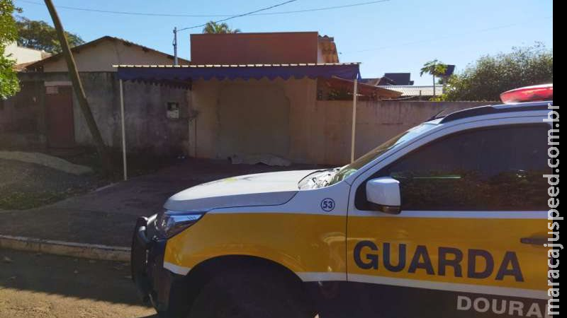 Mulher é encontrada morta em calçada com as calças abaixadas em cidade de MS