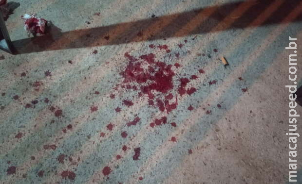 Mulher é esfaqueada na perna pelo marido e pede ajuda de vizinhos em Campo Grande