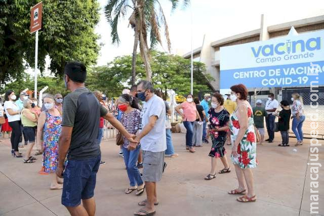 Mulheres vacinam mais que homens em MS e procuram mais a 2ª dose Mulheres vacinam mais que homens em MS e procuram mais a 2ª dose