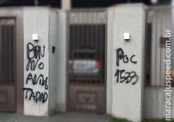 Muros da casa de agente penitenciário são pichados com ameaças do PCC