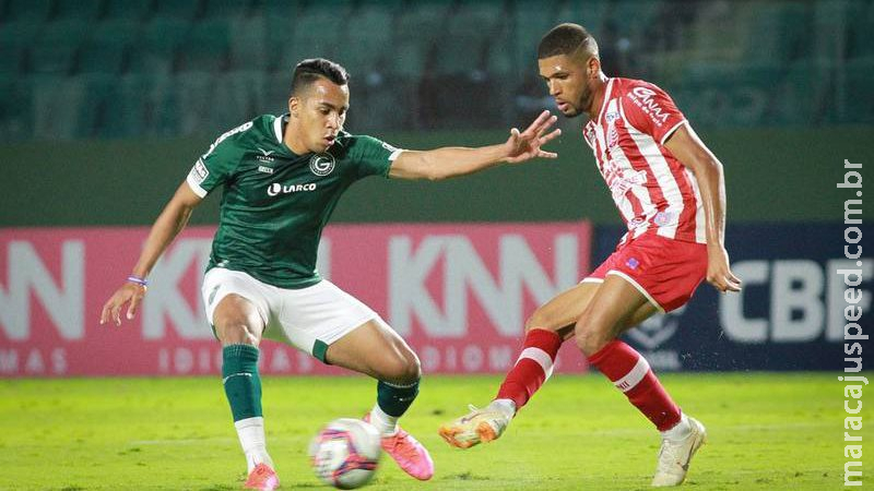 Náutico supera Goiás e amplia vantagem na liderança da Série B Náutico supera Goiás e amplia vantagem na liderança da Série B