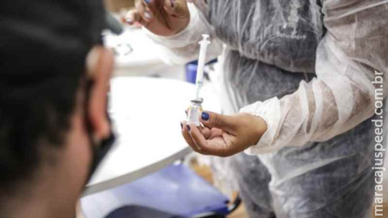 Número de vacinados contra a covid com a 1ª dose chega a 77,4 milhões no Brasil