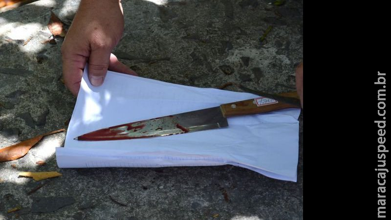 Padrasto acaba preso após esfaquear enteado em briga por som alto