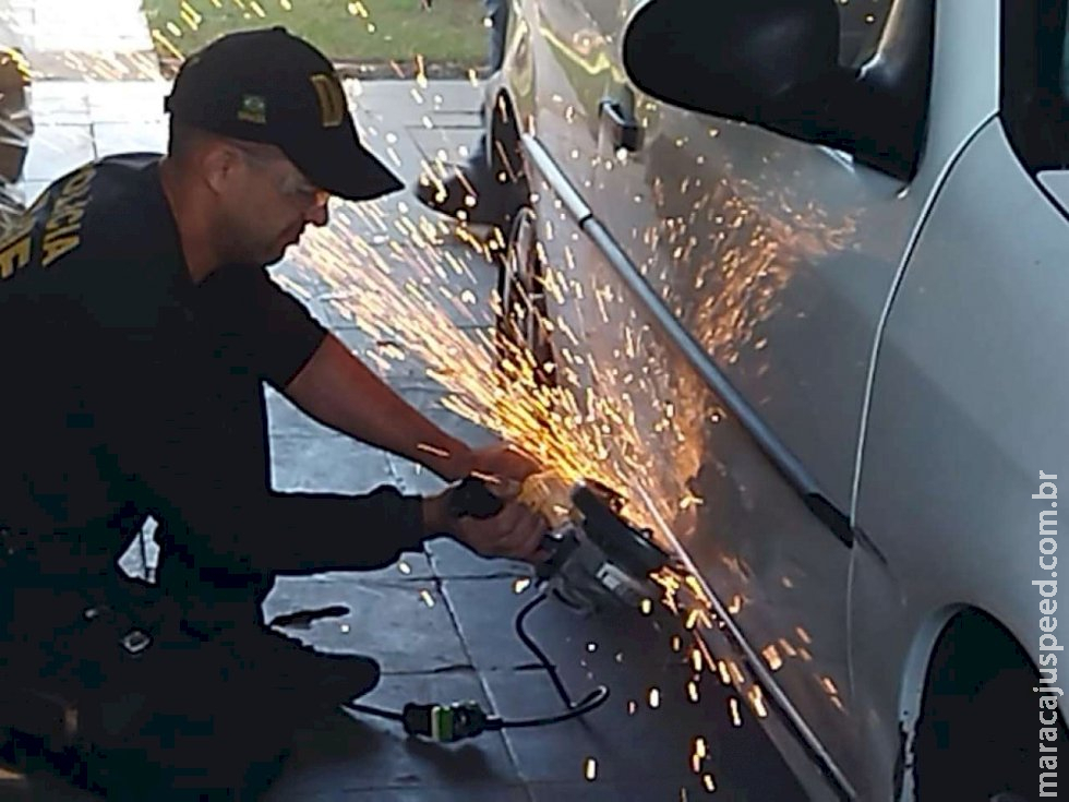 Pai e filho são flagrados com carro "recheado" de drogas na MS-289 