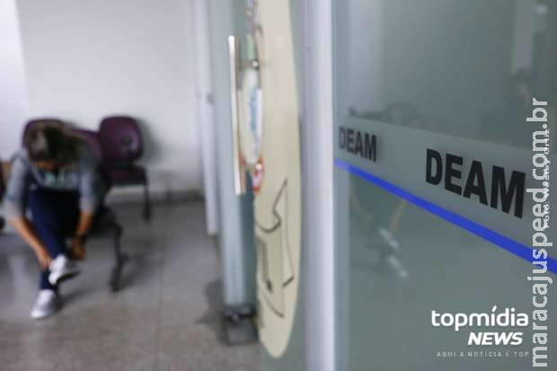 Pedreiro irritado bate e ameaça matar esposa com faca na Coophavilla