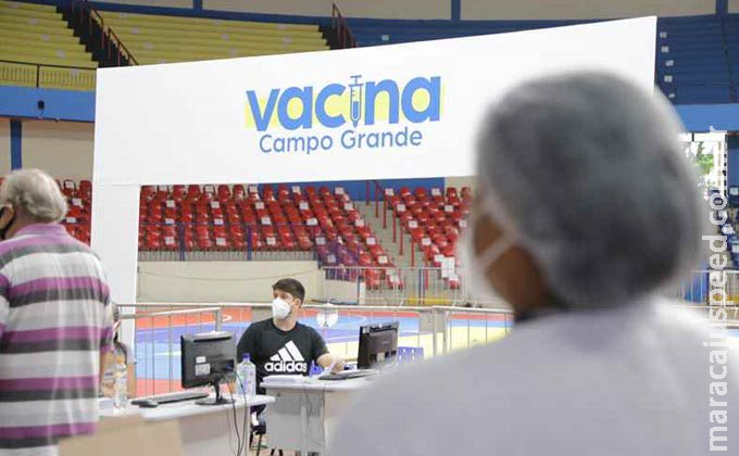 Pessoas a partir de 42 anos e adolescentes com comorbidades recebem 1ª dose da vacina em Campo Grande Pessoas a partir de 42 anos e adolescentes com comorbidades recebem 1ª dose da vacina em Campo Grande