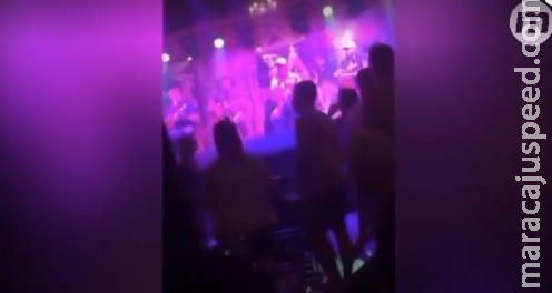 PM faz batida em boate e mulher acaba levada para a delegacia