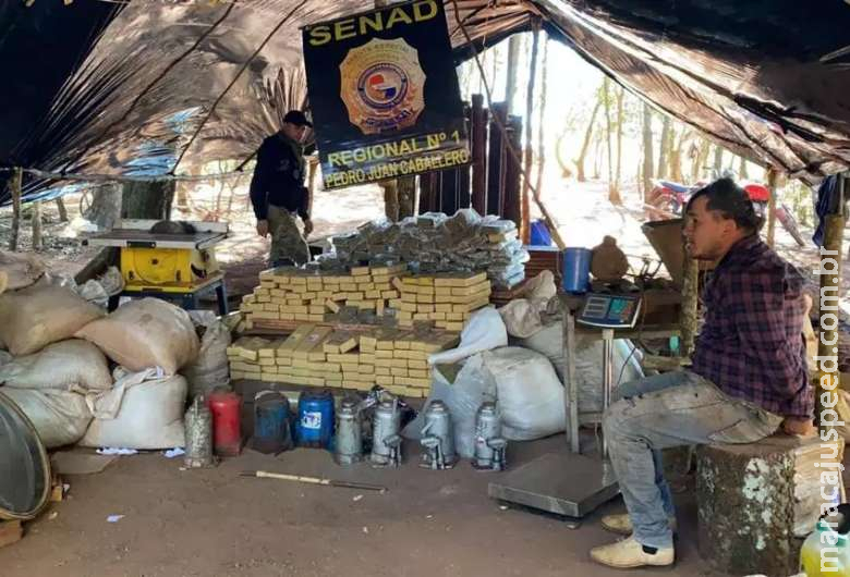 Polícia paraguaia destrói acampamentos e 7,4 toneladas de maconha Polícia paraguaia destrói acampamentos e 7,4 toneladas de maconha