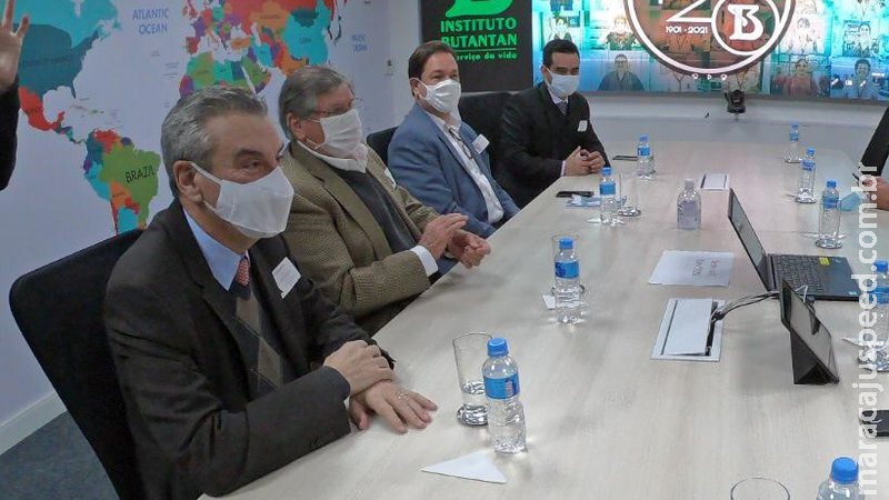 Presidente da Alems visita Butantan e solicita doses extras da vacina contra a Covid-19 a MS