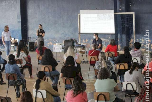 Servidores municipais passam por capacitação para o retorno de aulas na Capital 