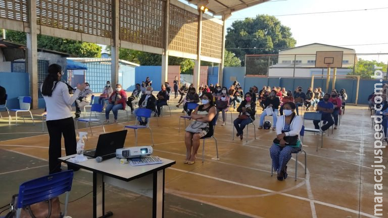 Servidores são capacitados para retorno seguro às aulas na rede municipal Servidores são capacitados para retorno seguro às aulas na rede municipal