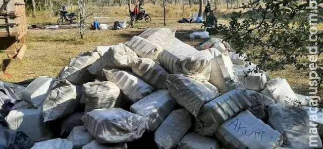 Sobrevoo leva a apreensão de fardos de maconha na fronteira Sobrevoo leva a apreensão de fardos de maconha na fronteira