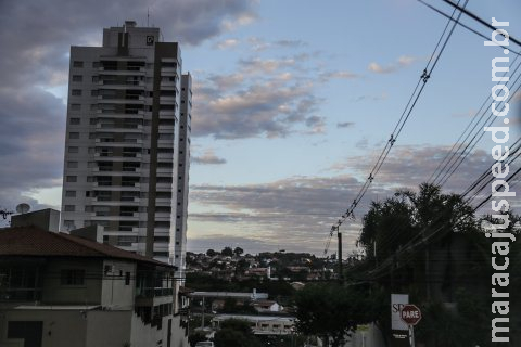 Tempo segue seco e quente, mas pode ter chuva em algumas regiões de MS Tempo segue seco e quente, mas pode ter chuva em algumas regiões de MS
