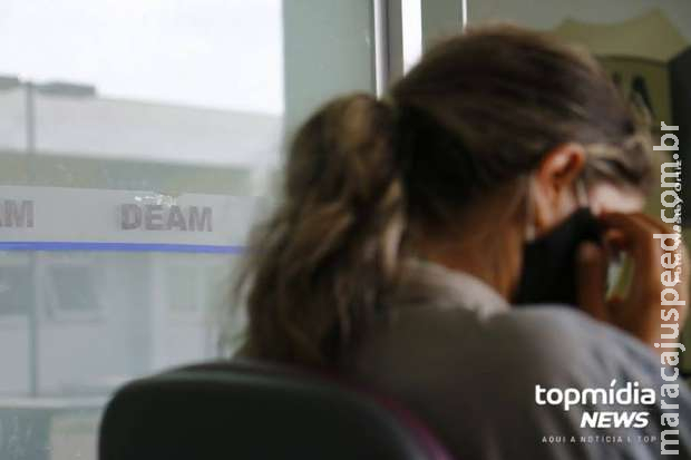 "Vagabunda, você não presta": mulher procura delegacia após ser ameaçada pelo ex e atual dele