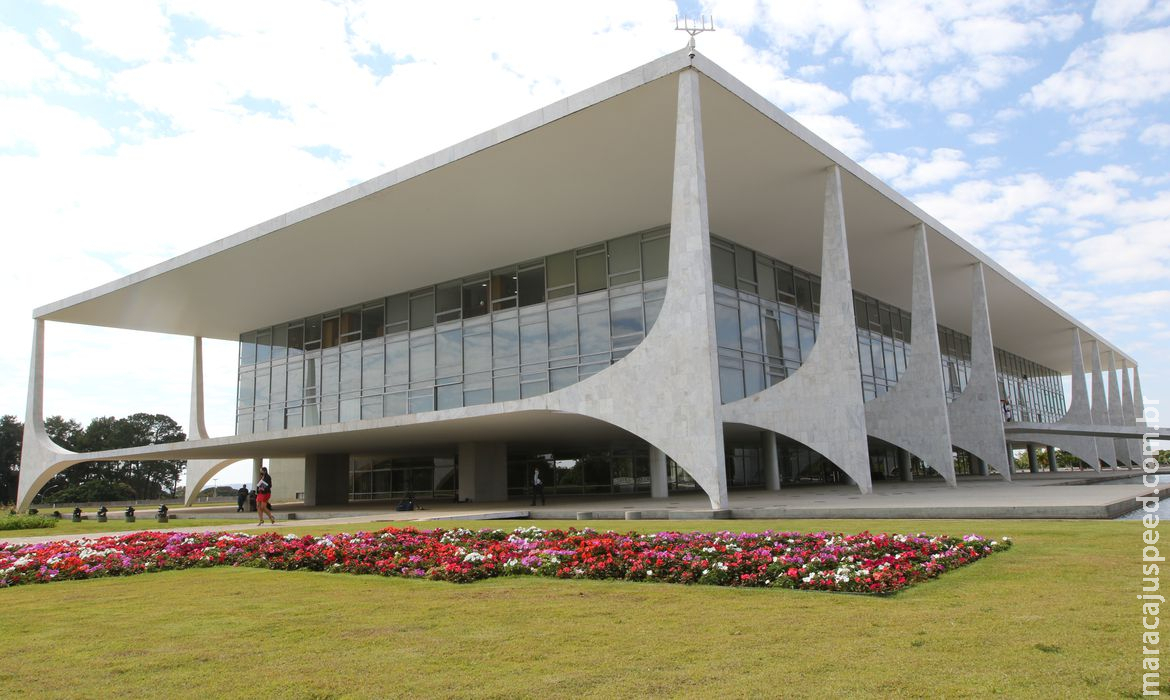 Presidente veta fundo eleitoral de R$ 5,7 bilhões para 2022 Presidente veta fundo eleitoral de R$ 5,7 bilhões para 2022