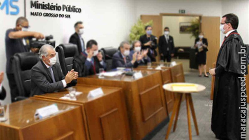 ‘Acordão’ entre Reinaldo e MP enterrou investigações sobre contratos de informática do Governo de MS ‘Acordão’ entre Reinaldo e MP enterrou investigações sobre contratos de informática do Governo de MS