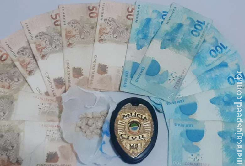 Adolescente oferece drogas para policiais por engano e é apreendido