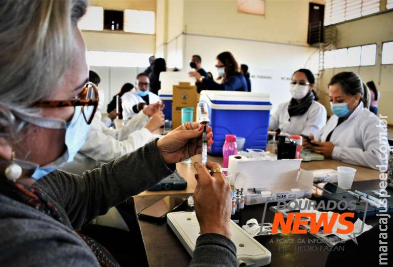 Adolescentes de 15 anos poderão se vacinar contra a Covid amanhã no drive Adolescentes de 15 anos poderão se vacinar contra a Covid amanhã no drive
