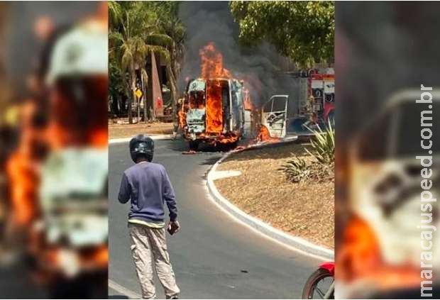 Ambulância pega fogo e motorista leva paciente a pé para hospital no DF Ambulância pega fogo e motorista leva paciente a pé para hospital no DF