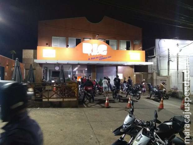 Após bebedeira com amigos, homem leva pauladas na frente de conveniência na Planalto