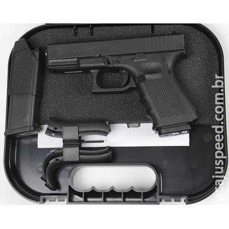 Após denúncias, motorista é preso com arma austríaca e munições em camionete