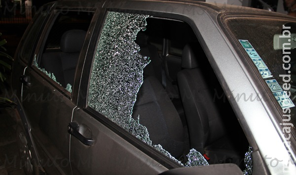 Bandido quebra vidro, assalta motorista e pula em córrego para fugir na Vila Margarida