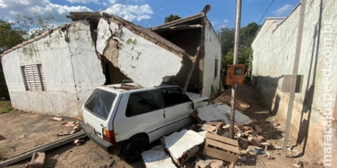 Bêbada, motorista perde controle e invade casa em MS