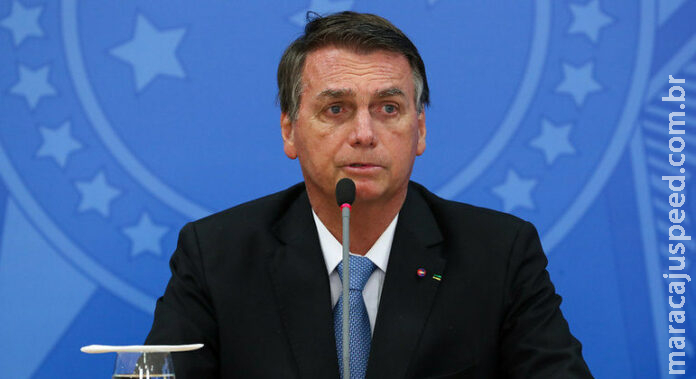 Bolsonaro diz que pedirá ao Senado processo contra Moraes e Barroso