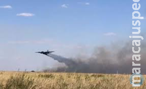 Bombeiros ganham reforço de aviões para tentar controlar incêndios no Pantanal Bombeiros ganham reforço de aviões para tentar controlar incêndios no Pantanal
