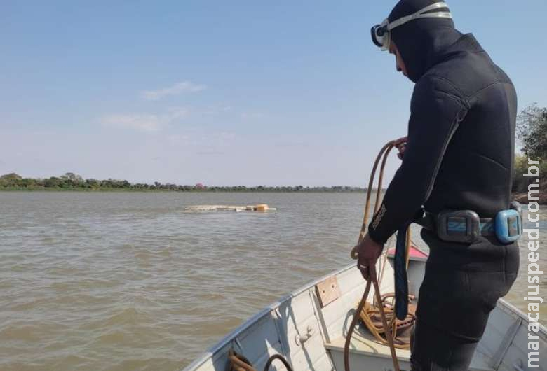 Bombeiros retornam buscas por crianças que desapareceram em rio 