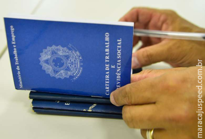 Câmara pode votar MP que flexibiliza leis trabalhistas e compras públicas Câmara pode votar MP que flexibiliza leis trabalhistas e compras públicas