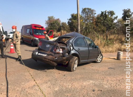 Caminhão colidiu contra traseira de carro e matou idosa de 73 anos na BR-163 