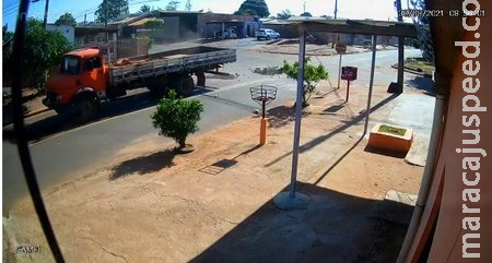 Caminhão passando por cima e matando motociclista em Campo Grande Caminhão passando por cima e matando motociclista em Campo Grande