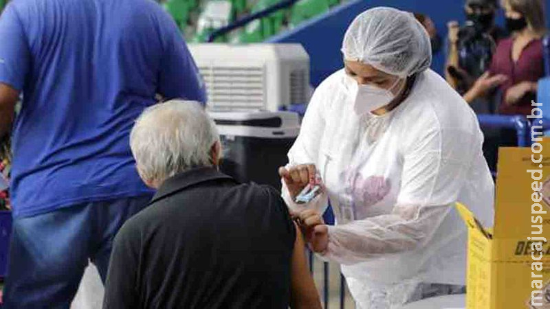 Campo Grande aplica 3ª dose em idosos a partir de 75 anos neste sábado Campo Grande aplica 3ª dose em idosos a partir de 75 anos neste sábado