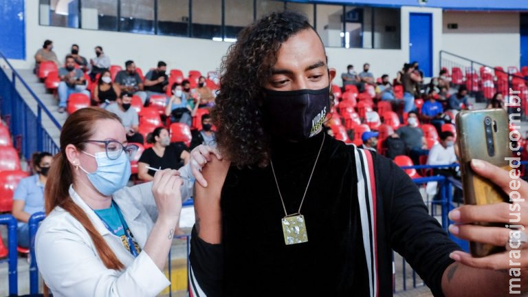 Campo Grande vacina jovens de 18 anos ou mais e aplica 2ª dose nesta terça Campo Grande vacina jovens de 18 anos ou mais e aplica 2ª dose nesta terça