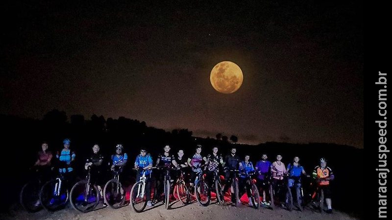 #CG122: Pedalar à noite por Campo Grande é descobrir novas cidades numa só #CG122: Pedalar à noite por Campo Grande é descobrir novas cidades numa só