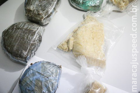 Com cocaína avaliada em R$ 85 mil, funcionário de pizzaria é preso em estacionamento de supermercado