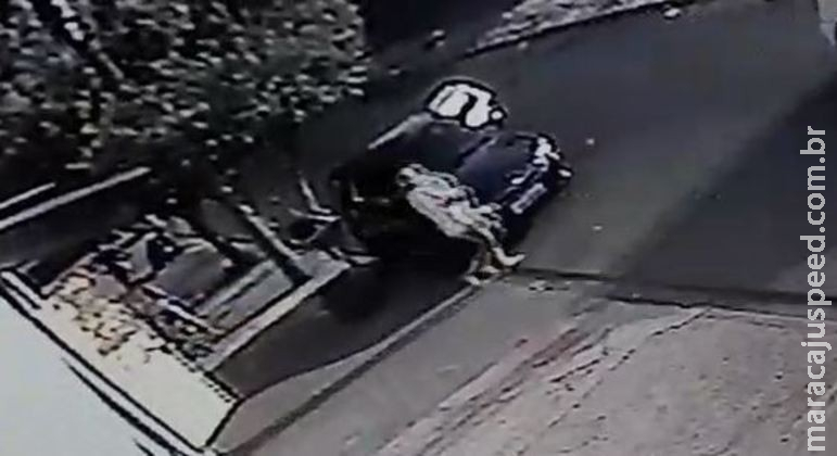 Criança de 2 anos morre após ter sido esquecida dentro de carro